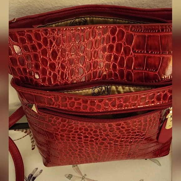 Marc Chantal Red Croc Leather Handbag Shoulder Strap Gold Accents Zip Close. - Picture 6 of 14